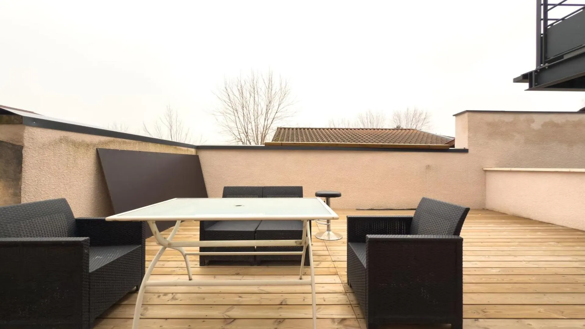 Entre Ville Et Campagne Charentay Apartment
