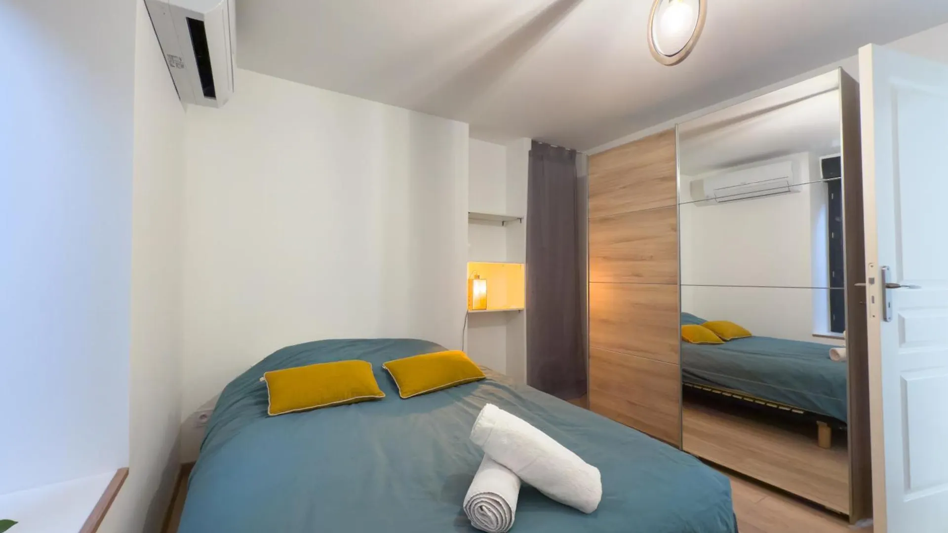 Entre Ville Et Campagne Charentay Apartment
